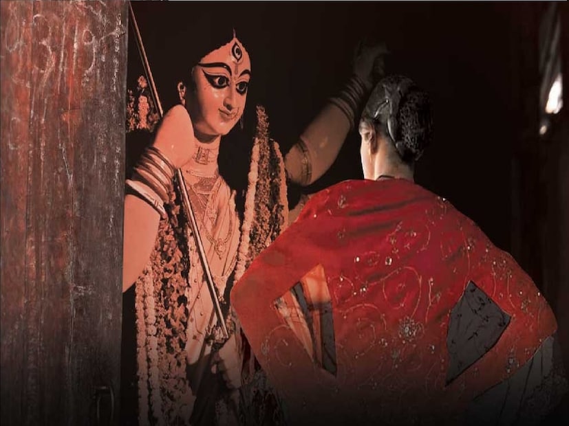 পরিবর্তে পুজোর সময় রাতের দিকে তাপমাত্রা কিছুটা কমতে পারে। অতিরিক্ত ঘাম বা গরমজনিত অস্বস্তি হবে না। তবে নিখুঁত পূর্বাভাসের জন্য আরও কয়েকটা দিন অপেক্ষা করতে হবে।