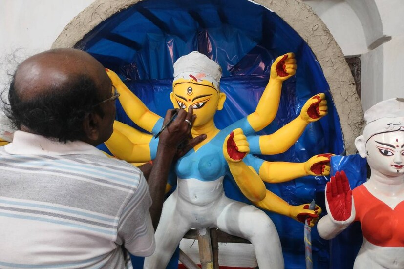 গত শুক্রবারই দক্ষিণ-পশ্চিম মৌসুমি বায়ু বিদায় নিয়েছে দক্ষিণবঙ্গ থেকে। এই আবহে পুজোর সপ্তাহের শুরু থেকেই দক্ষিণবঙ্গের আবহাওয়া শুষ্ক।