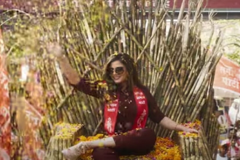 এই ছবির স্টার কাস্টও দুর্দান্ত। অভিনয় করেছেন পুলকিত সম্রাট, বরুণ শর্মা, মনোজিৎ সিং, রিচা চাড্ডা এবং পঙ্কজ ত্রিপাঠীর মতো অভিনেতা-অভিনেত্রীরা। আর ছবিটি প্রযোজনা করেছেন ফারহান আখতার এবং রীতেশ সিধওয়ানি।