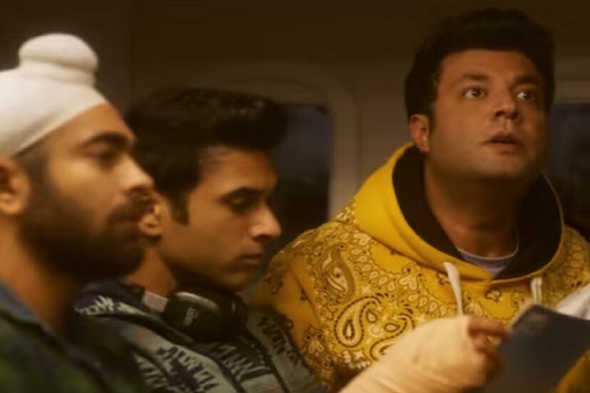  নিঃশব্দে মুক্তি পেলেও মাত্র ১২ দিনের মধ্যেই যেন হইচই ফেলে দিয়েছে মৃঘদীপ সিং লাম্বা পরিচালিত ছবিটি। আর আয় করেছে প্রায় ১০০ কোটি টাকা। এমনকী প্রেক্ষাগৃহে ২ সপ্তাহ পূর্ণ করতে চলল ‘ফুকরে ৩’। এখনও পর্যন্ত এর বক্স অফিস কালেকশন ১০২ কোটি টাকার কাছাকাছি। আর এই বিষয়টা থেকেই স্পষ্ট হয়ে গিয়েছে যে, ছবিটি আবারও ভক্তদের মনে আনন্দ দিয়েছে এবং তাঁদের মুখে হাসিও ফুটিয়েছে।