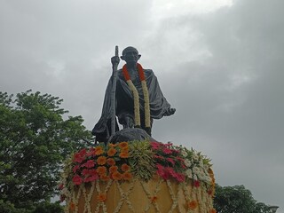 ১৫৪তম জন্ম দিবসেও গান্ধিজির মূর্তি চশমা বিহীন