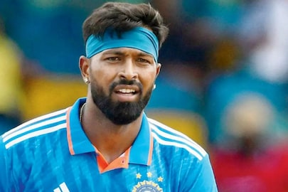 বিশ্বকাপ থেকে ছিটকে গিলেন হার্দিক পান্ডিয়া