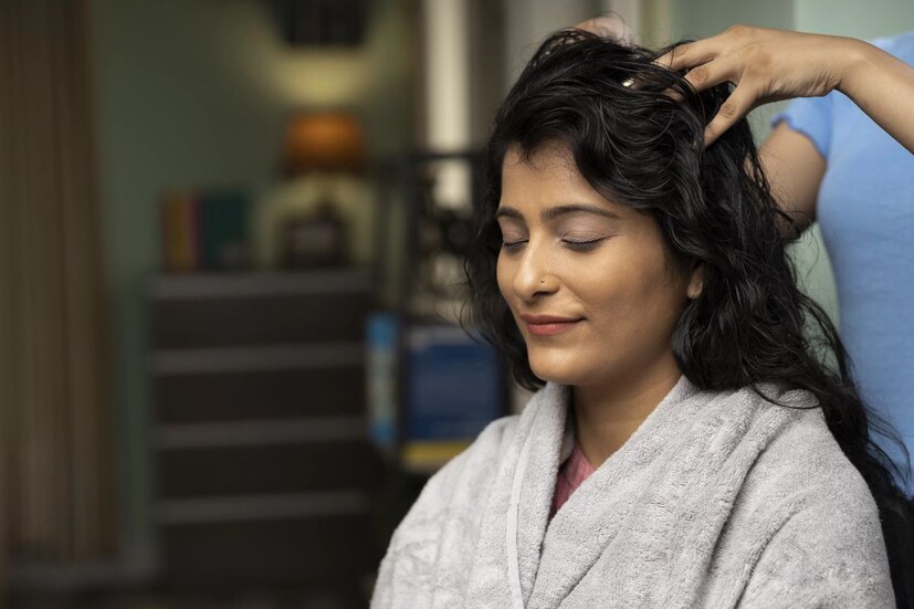 চুলে ম‍্যাসাজ করতে ভুলবেন না। প্রতিদিন চুলের গোড়ায় হালকা ভাবে ম‍্যাসাজ করলে চুল ভাল থাকে।