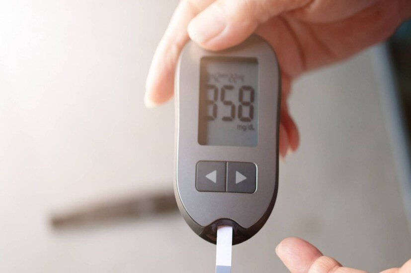 High Blood Sugar Control Tips: ডায়াবেটিসে ডিম: আপনি যদি ডিম খেতে পছন্দ করেন আর ডায়াবেটিস রোগী হওয়ার কারণে ডিম এড়িয়ে যাচ্ছেন, তবে আপনার জন্য একটি সুখবর রয়েছে। ডিম খাওয়ার অনেক গুণাগুণ থাকলেও একটি গবেষণায় দেখা গিয়েছে ডিম খাওয়া টাইপ 2 ডায়াবেটিসের ঝুঁকি কমায়।