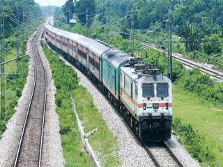 উৎসবের মরশুমে বাতিল বহু ট্রেন 