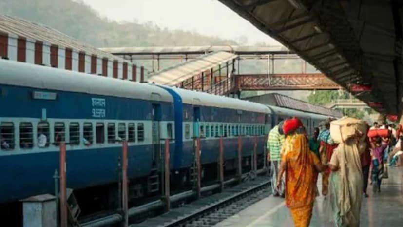 ভারতীয় রেল এই সিদ্ধান্তের কোনও নির্দিষ্ট কারণ জানায়নি। তবে বিশেষজ্ঞরা বলছেন, এর কারণ হচ্ছে এসি কোচে যাতায়াতকারী যাত্রীদের সহজ ও সুবিধাজনক ভ্রমণ দেওয়ার জন্য এই সুবিধা দেওয়া হয়। 