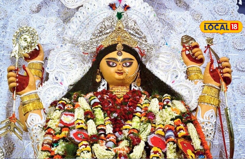 চন্দননগরের জগদ্ধাত্রী পুজো গোটা বিশ্ববিখ্যাত। কীভাবে এই পুজোর শুরু হয়েছিল এখানে? চন্দননগরের জগদ্ধাত্রী পুজোর প্রবর্তক রাজা ইন্দ্রনারায়ণ চৌধুরী।