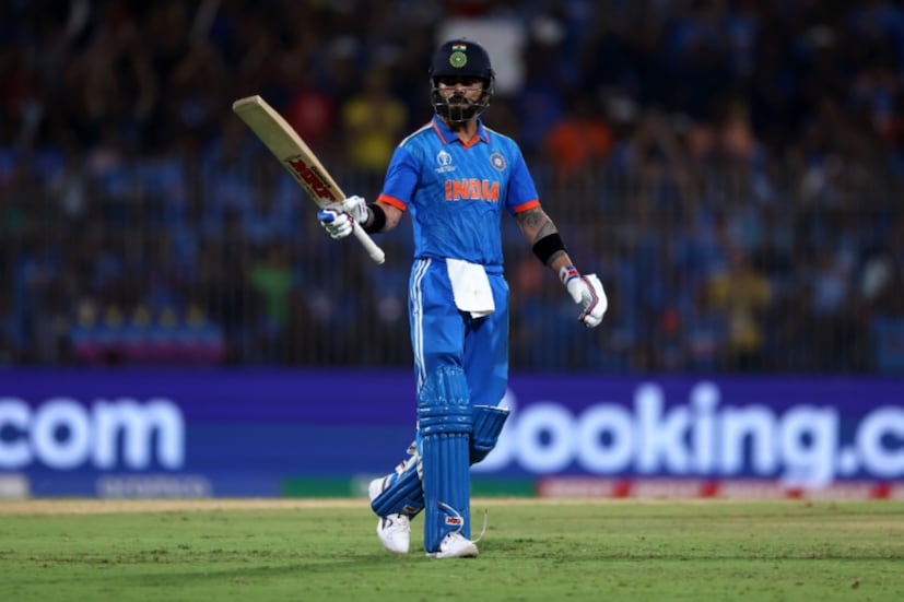 পাকিস্তানের বিরুদ্ধে বর্তনান ভারতীয় দলের ব্যাটারদের মধ্যে কে সবথেকে বেশি সফল? এই আলোচনায় চোখ বুজে সবার আগে নাম আসবে বিরাট কোহলির। ওডিআই ক্রিকেট হোক আর টি-২০, যে কোনও ফর্ম্যাটেই চির প্রতিদ্বন্দ্বি দেশের বিরুদ্ধে আগুন ঝরিয়েছে কোহলির ব্যাট। আর আইসিসি ইভেন্টে তো পকিস্তানকে দেখলেই তেড়েফুড়ে ওঠেন বিরাট।
