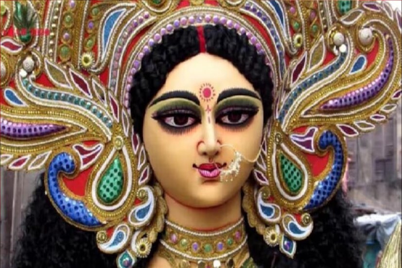 *লক্ষী পুজোর দিনে দেবীর কৃপাদৃষ্টি পেতে অবশ্যই লক্ষী পাঁচালি পাঠ করতে হবে। পারলে ১০৮ বার গায়ত্রী মন্ত্র জপ করুন। তাহলে দেবী লক্ষীর বিশেষ কৃপাদৃষ্টি পাবেন। সংগৃহীত ছবি।