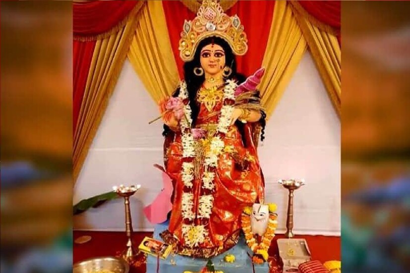 *রাত জেগে এই পুজো করার নিয়ম। কারণ শাস্ত্রমতে বিশ্বাস করা হয়, এ দিন দেবী লক্ষ্মী ধরাধামে নেমে আসেন। রাতে যে ঘরের দরজা খোলা পান, সেখানে গিয়ে নিজের আশীর্বাদ বর্ষণ করেন। সংগৃহীত ছবি।