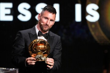 Messi wins 8th Ballon d'Or: অষ্টম ব্যালন ডি'অর জয় মেসির, সব ধরাছোঁয়ার বাইরে লিও