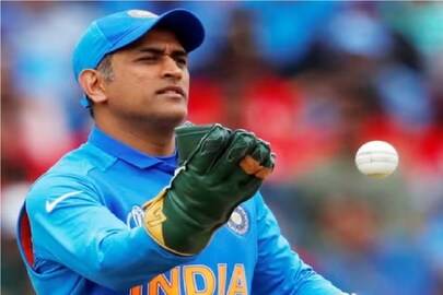  ১৯৮৩-র পর ২০১১ সালে ভারত বিশ্বকাপ দল জিতেছিল৷ আর ভারতের শেষ আইসিসি ট্রফি এসেছে  ২০১৩তে৷