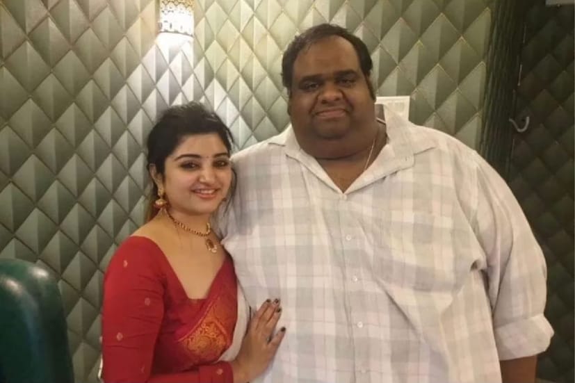 মহালক্ষ্মী এখন মুখিয়ে আছেন আদালত কবে তাঁর স্বামীকে জামিন দেবে। কিন্তু সম্প্রতি তাঁর জামিন খারিজ হয়েছে। আপাতত হেফাজতেই থাকবেন তামিল প্রযোজক।