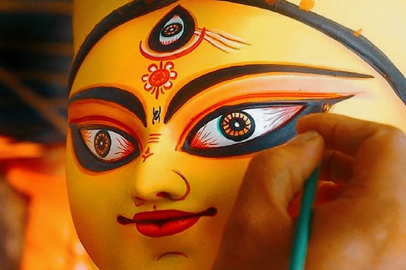 শনিবার মহালয়া। পিতৃপক্ষের অবসানে দেবীপক্ষের সূচনা। কথিত আছে, জ্যোতিষ মতে সারা বছর সুখে শান্তিতে বাঁচার জন্য কিছু নিয়মকানুন এদিন মানা প্রয়োজন।