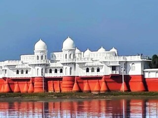 নৌকাবিহার করুন। ঘুরে দেখুন মাতাবাড়ি ও কসবা কালী মন্দির। 