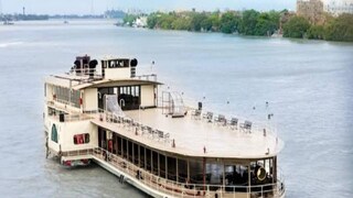 ৭৭ বছরের পুরানো এই স্টিমার স্কটল্যান্ডের ডেনি অ্যান্ড ব্রাদার্স তৈরি করেছিল