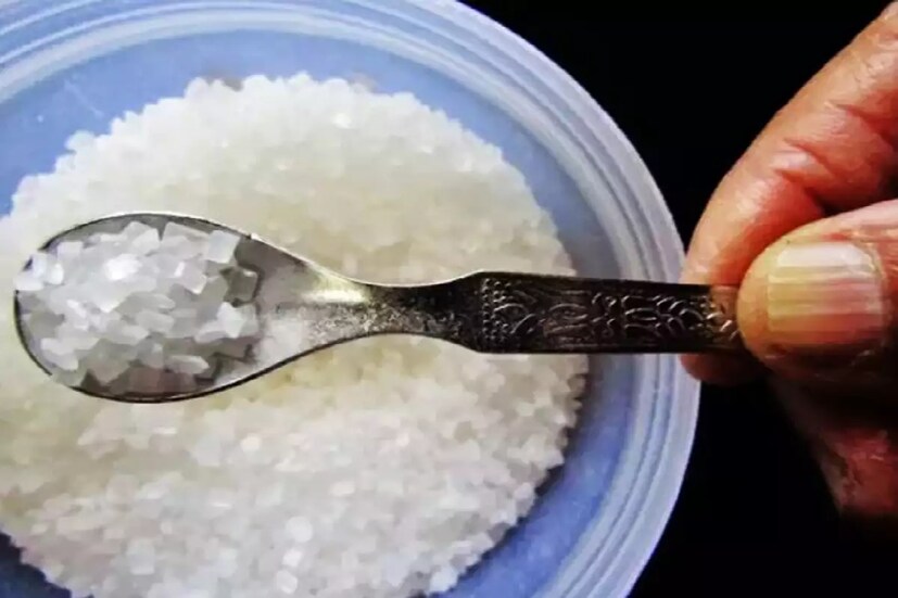মহিলাদের ক্ষেত্রে কিন্তু, এই মাত্রাটা কম৷ সারাদিনে সর্বাধিক ৬ চা চামচ চিনি খেতে পারেন একজন পূর্ণবয়স্ক মহিলা৷ ক্যালোরি অনুযায়ী, ১০০ ক্যালোরি৷ গ্রাম হিসাবে ২৫ গ্রাম৷