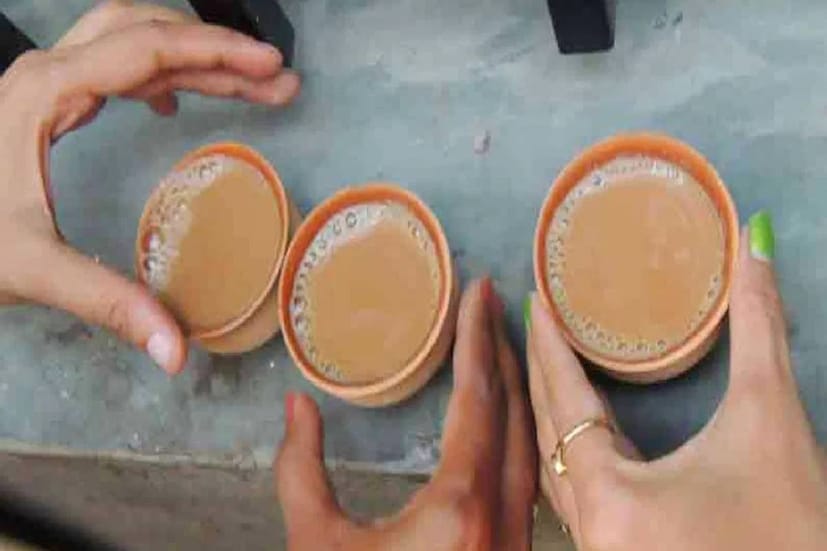সকালে চা পান করা ক্ষতিকর কেন? চিকিৎসকদের মতে, সকালে ঘুম থেকে ওঠার সঙ্গে সঙ্গে খালি পেটে চা পান করা স্বাস্থ্যের জন্য খুবই ক্ষতিকর। সকালে ঘুম থেকে উঠে দাঁত ব্রাশ না করে সরাসরি চা পান করলে মুখ থেকে অনেক ব্যাকটেরিয়া পেটে পৌঁছে যায়। এতে শরীরে ডিহাইড্রেশন হতে পারে। 