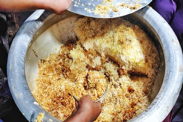 ৭০-৮০ টাকায় দেদার খাচ্ছেন, জানেন কি বিরিয়ানিতে মেশানো হচ্ছে কাঠ পালিশের রঙ! ৭০-৮০ টাকায় দেদার খাচ্ছেন, জানেন কি বিরিয়ানিতে মেশানো হচ্ছে কাঠ পালিশের রঙ!