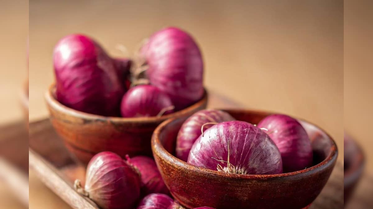 Cleaning with Onion: একটি পেঁয়াজেই জীবন সহজ! খরচ না করেই হয়ে যাবে সাফ ...