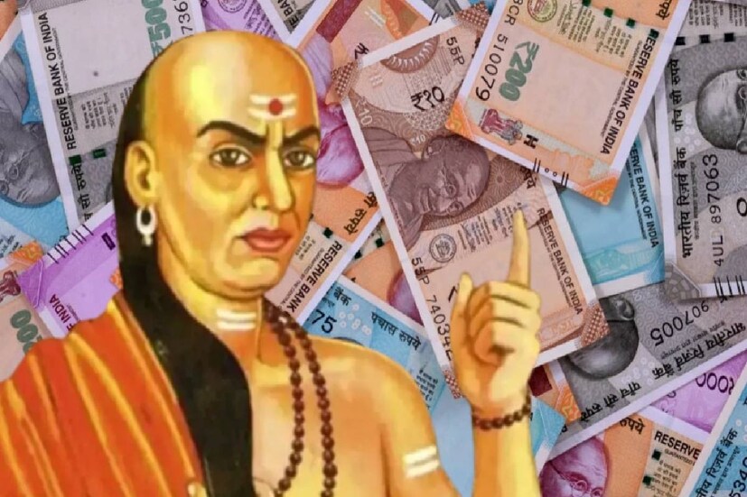 চাণক্যের মতে, যে সমস্ত ব্যক্তি সহজেই অন্যের কথায় প্রভাবিত হয়ে পড়েন, তাঁরা নিজের ক্ষতি করেন সবচেয়ে বেশি। চাণক্য বলেছেন, যে ব্যক্তি তাঁর নিজের ইন্দ্রিয় নিয়ন্ত্রণ করতে পারেন না, তিনি সর্বদা প্রতারিত হন।