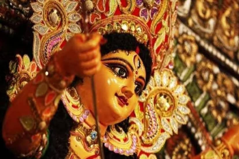 তবে খুব একটা আশার কথা শোনাচ্ছে না আলিপুর আবহাওয়া দফতর৷ কারণ,পুজোর মুখে ঘনাচ্ছে নিম্নচাপের আশঙ্কা! পুজোর মাঝখানেই হঠাৎ করে ভোল বদলে ফেলতে পারে আবহাওয়া৷