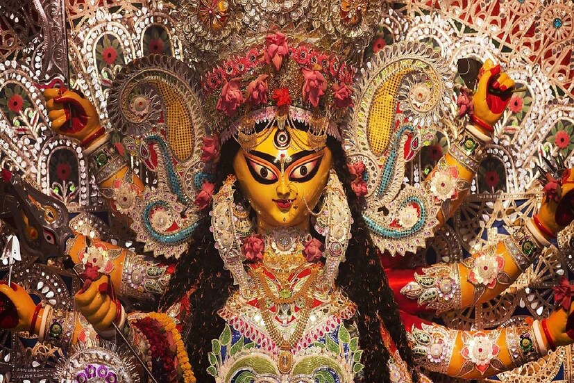 নেতাজি ভবন মেট্রো স্টেশন - পরপর দেখুন ৬৮ পল্লি, ৭৬ পল্লি, ভবানীপুর ৭৫ পল্লি, ২২ পল্লি, পদ্মপুকুর সমিতি, হরিশ পার্ক, অগ্রদূত উদয় সঙ্ঘ, ভবানীপুর স্বাধীন সঙ্ঘ। 
