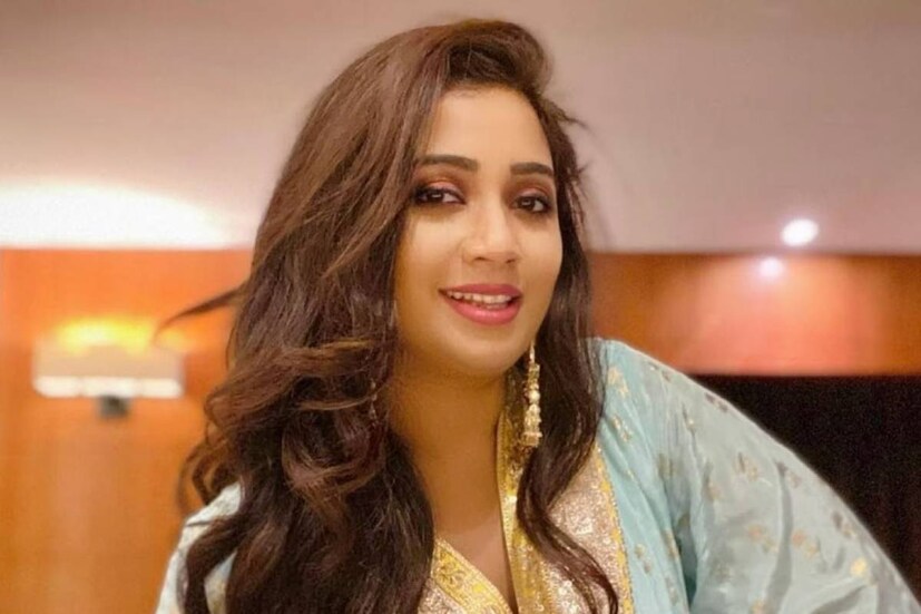 একাধিক সংবাদমাধ্যমের দাবি, প্রতি গান পিছু ২৫ লক্ষ টাকা করে নেন শ্রেয়া। এ বিষয়ে যদিও গায়িকা বা তাঁর টিমের পক্ষ থেকে কোনও শিলমোহর বসানো হয়নি।