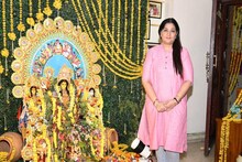 প্রয়াত অভিনেতা অভিষেক চট্টোপাধ্যায়ের স্ত্রী করলেন দুর্গাপুজো, রইল অ্যালবাম