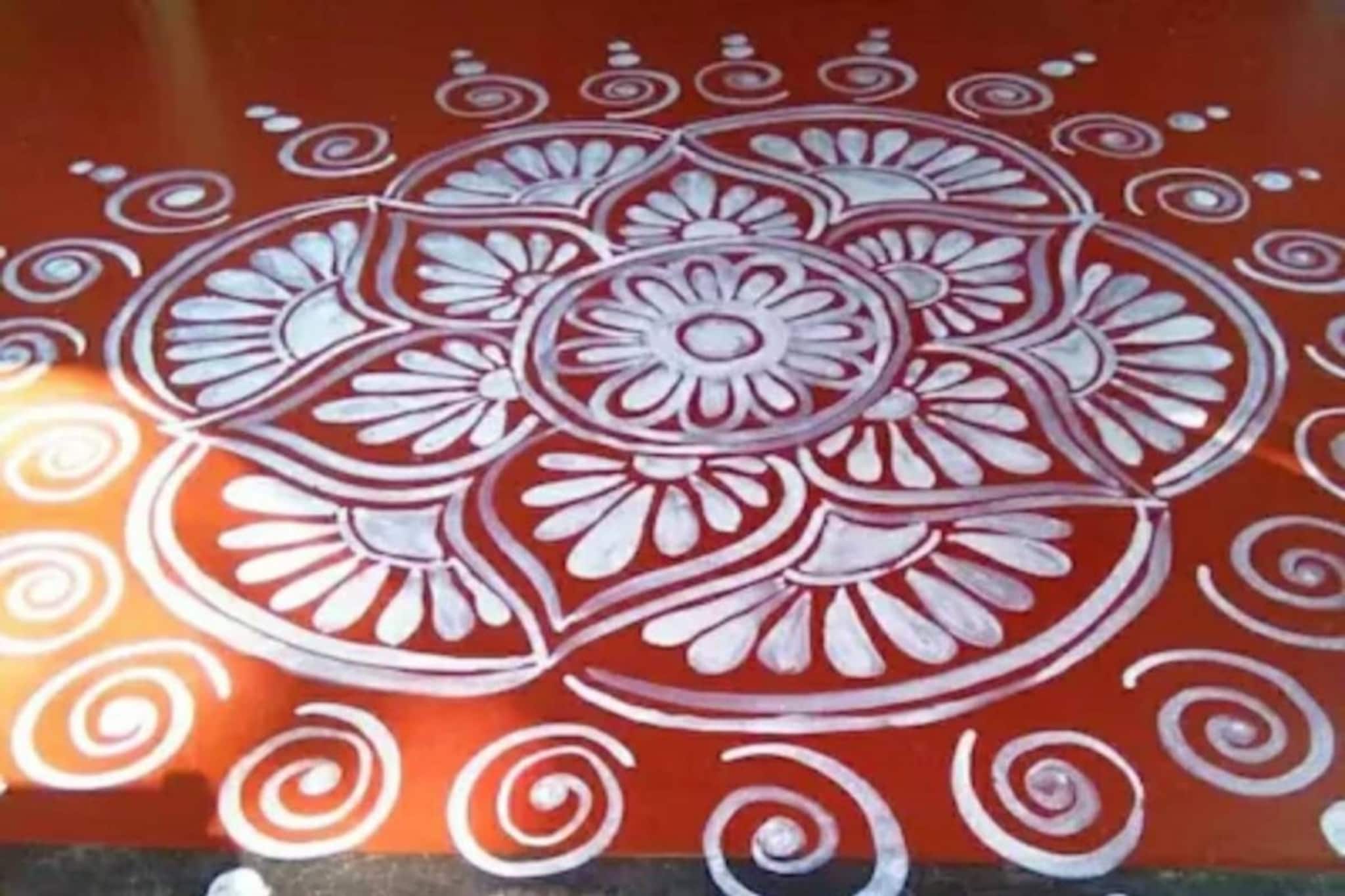 কোজাগরী লক্ষ্মীপুজোয় সুন্দর আলপনা দিতে চান? রইল সহজ টিপস