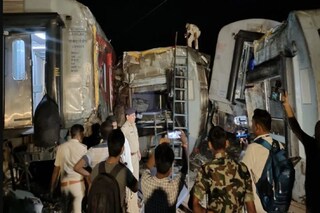 নর্থ ইস্ট এক্সপ্রেসের দুর্ঘটনাগ্রস্ত বগি৷ 
