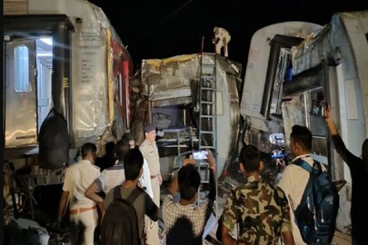 নর্থ ইস্ট এক্সপ্রেসের দুর্ঘটনাগ্রস্ত বগি৷ 