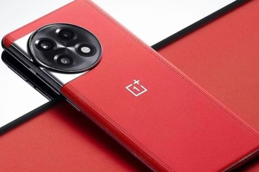 OnePlus কোম্পানি একটি প্রেস বিজ্ঞপ্তিতে জানিয়েছে, ‘OnePlus 11R Solar Red 5G স্মার্টফোন হার্ডওয়্যার দক্ষতার উপর ভিত্তি করে এর ফিচার বাড়িয়ে তোলে। এই ফোনে রয়েছে ১৮ জিবি RAM এবং একটি ৫১২ জিবি ROM। এই ডিভাইসটি গ্রাহকদের যথেষ্ট স্পেস প্রদান করে।‘