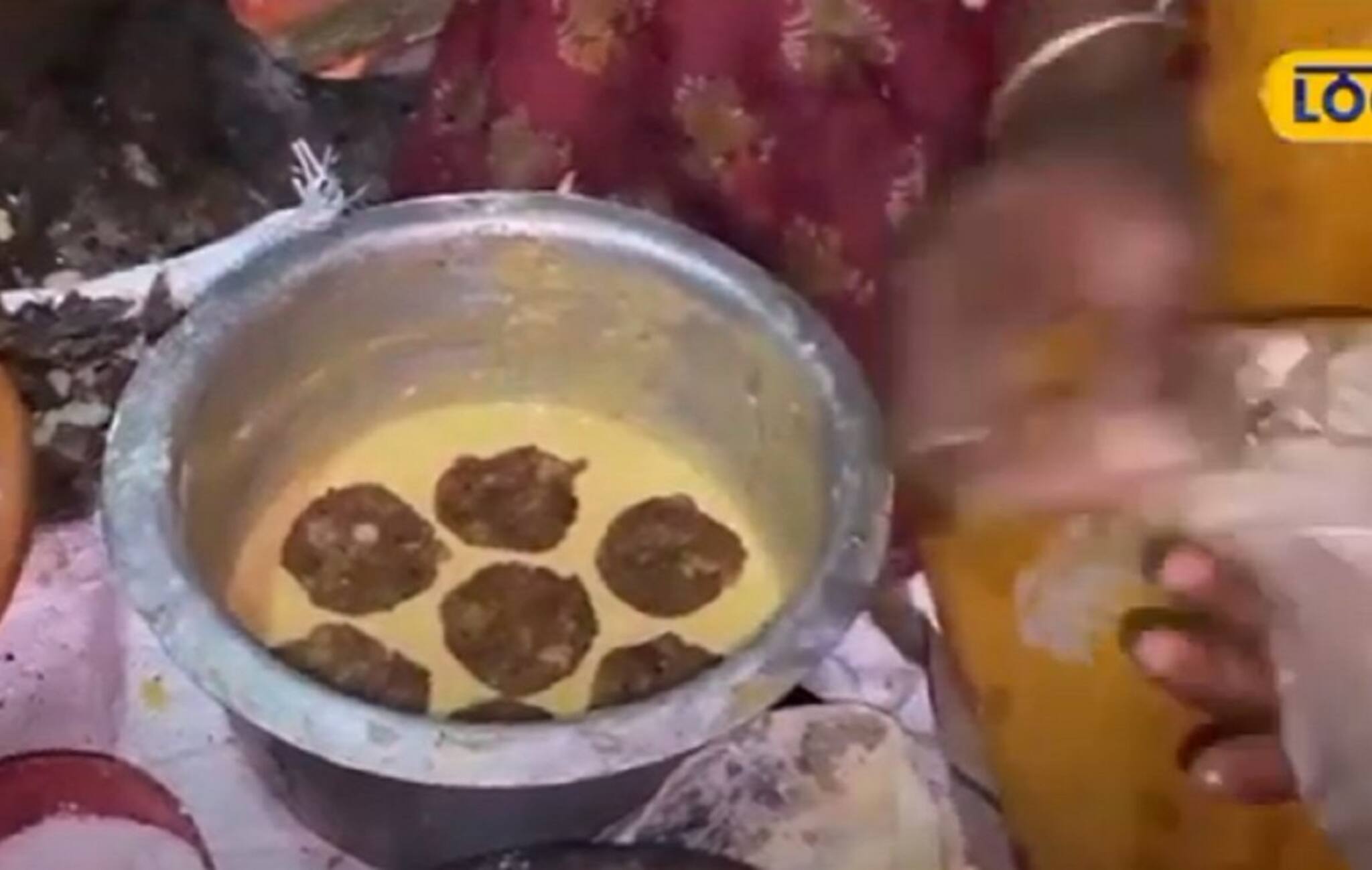 পেঁয়াজি মুড়ি খাওয়া বন্ধ হতে চলেছে বাঙালির! কিন্তু কেন ? জেনে নিন আসল কারণ