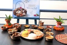 হাতে বাটা মশলার খাবার, পুজোয় এলাহি আয়োজন গঙ্গাবক্ষের 'এই' ভাসমান রেস্তোরাঁয়