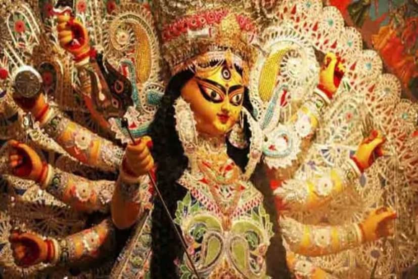 *খাওয়াদাওয়া: রসনাতৃপ্তির পাশাপাশি স্বাস্থ্যের দিকটা একেবারে ভুলে গেলে চলবে না। পাঁচ দিন টানা হাঁটাহাঁটি ও বেনিয়মের সঙ্গে পাল্লা দিয়ে ফুর্তি করতে হলে শরীরকে দিতেই হবে নিয়মমাফিক পুষ্টিকর খাবার। প্রতিবেদনঃ পিয়া গুপ্তা। 