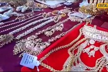 পুজোর কেনাকাটা করছেন? শাড়ি থেকে ম‍্যাচিং গয়না, সবই আছে এইখানে