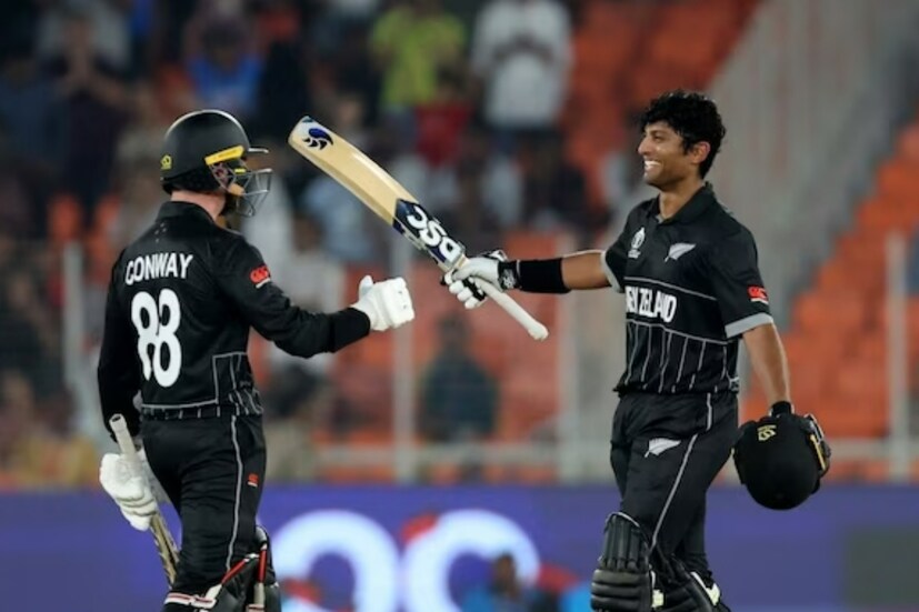 বিশ্বকাপে অভিষেক ম্যাচে এর আগে কোনও দিন এত বড় রানের পার্টনারশিপ হয়। এই ক্ষেত্রেও রেকর্ড বুকে নাম লেখালেন কনওয়ে-রাচীন।