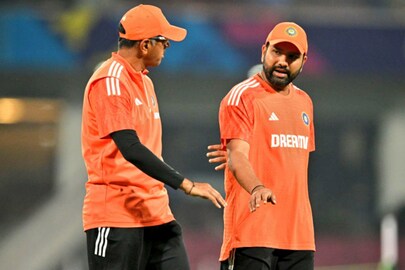  ইংল্যান্ড ম্যাচের আগে চোট পেলেন রোহিত শর্মা