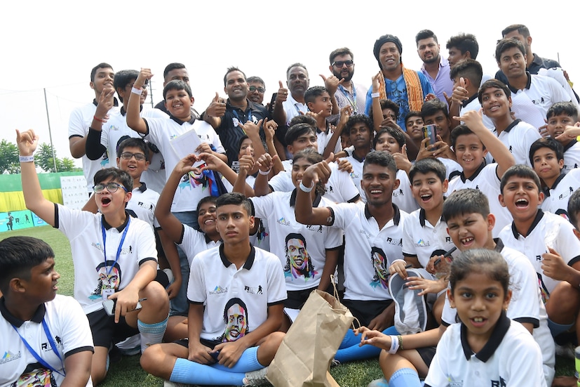 এই অনুষ্ঠানের মধ্য দিয়ে রোনাল্ডিনহো এবং মার্লিন গ্রুপের ম্যানেজিং ডিরেক্টর সাকেত মোহতা মার্লিন গ্রু্পের পক্ষ থেকে জঙ্গলমহল ও সুন্দরবনের প্রত্যন্ত অঞ্চলের ১৪ বছরের কম বয়সী ১০ জন মহিলা ফুটবলারকে এক বছরের জন্য স্কলারশিপ আর্থিক সহায়তা প্রদান করেছেন। 