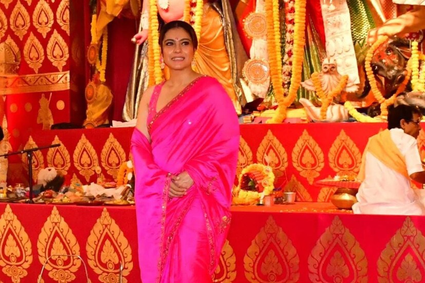 মুখার্জী বাড়ির আর এক কন‍্যা কাজলেরও দেখা মিলল পুজো মণ্ডপে। সপ্তমীতে গোলাপি শাড়িতে সেজেছিলেন তিনি। 