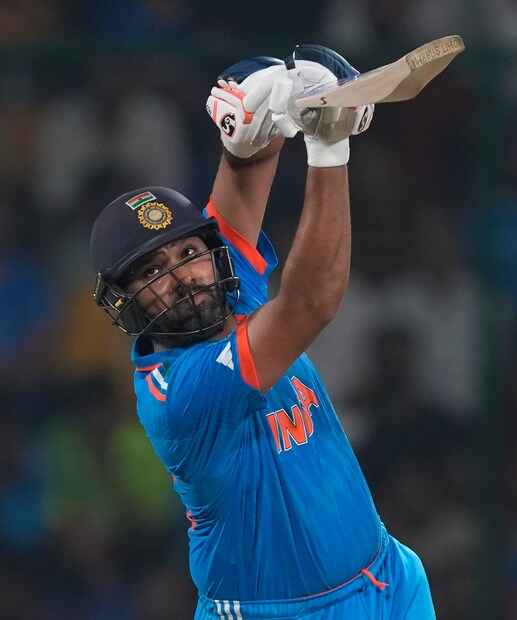 এক সাক্ষাৎকারে রোহিত শর্মা এই সবথেকে বেশি ছয়ের রেকর্ড নিয়ে বলতে গিয়ে জানিয়েছেন,&quot;এই রেকর্ড গড়তে পেরে খুশি। যখন ক্রিকেট খেলা শুরু করেছিলাম তখন কোনও দিন ভাবিনি যে ছয় মারতে পারব। রেকর্ড তো অনেক দূরের কথা। এর জন্য অনেক পরিশ্রম করতে হয়েছে। আমি এটা চালিয়ে যেতে চাই।&quot;    (Photo Courtesy- AP)