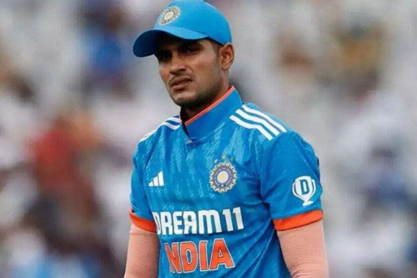 তারকা ব্যাটারকে নিয়ে উদ্বেগের মধ্যেই এল সুখবর। জানা গিয়েছেন ডেঙ্গির কবল থেকে এখন অনেকটাই সুস্থ শুভমান গিল। পাকিস্তানের বিরুদ্ধে খেলতে বুধবারই আহমেদাবাদে পৌছে যাবেন গিল। বাণিজ্যিক বিমানে যাবেন তিনি।