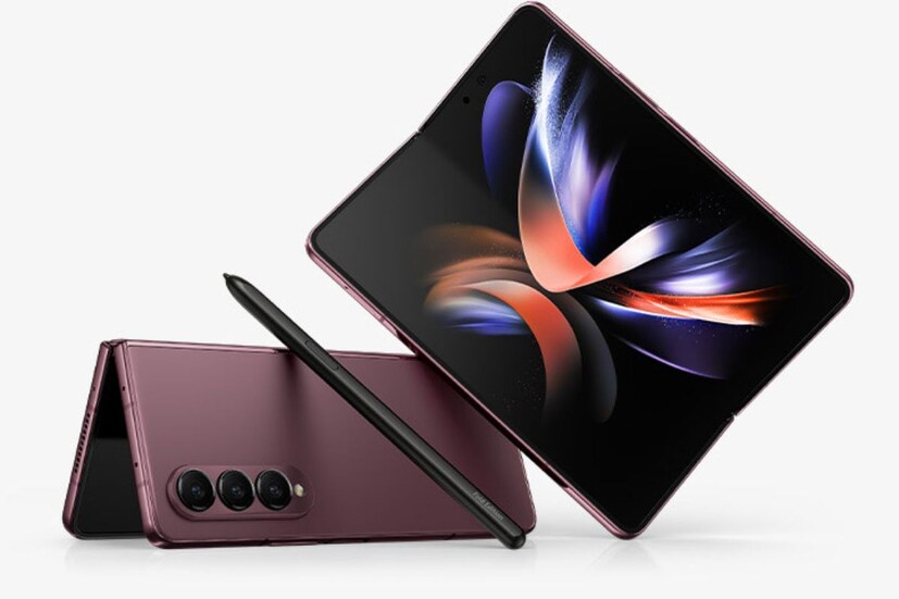  ৪. ২০২২ সালের অগাস্টে লঞ্চ হওয়া Galaxy Z Fold 4-এর প্রারম্ভিক মূল্য সেই সময় ভারতে ছিল ১,৫৪,৯৯৯ টাকা।