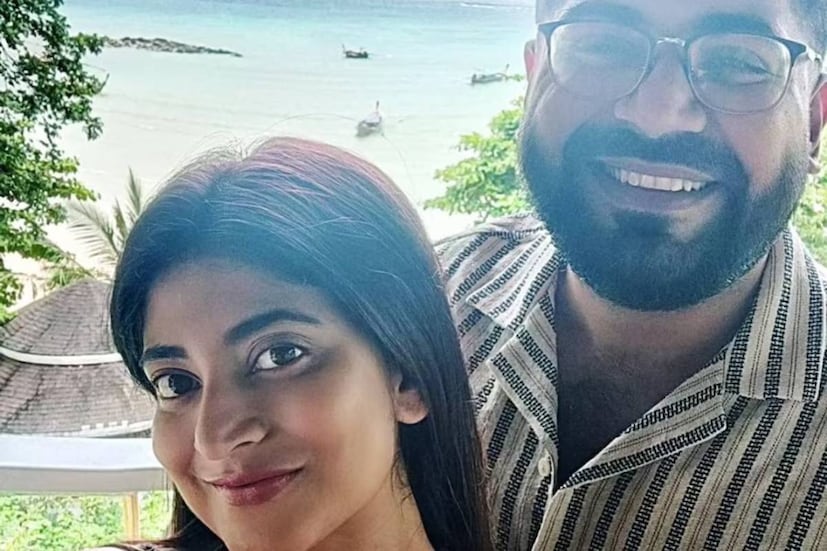 বাঙালির প্রিয় মিষ্টিগুলিই থাকবে শেষপাতে। সন্দীপ্তা জানালেন, এখনও ঠিক হয়নি, কিন্তু এই ধরনের খাবার মেনুতে থাকবে বলেই আশা করা যায়।