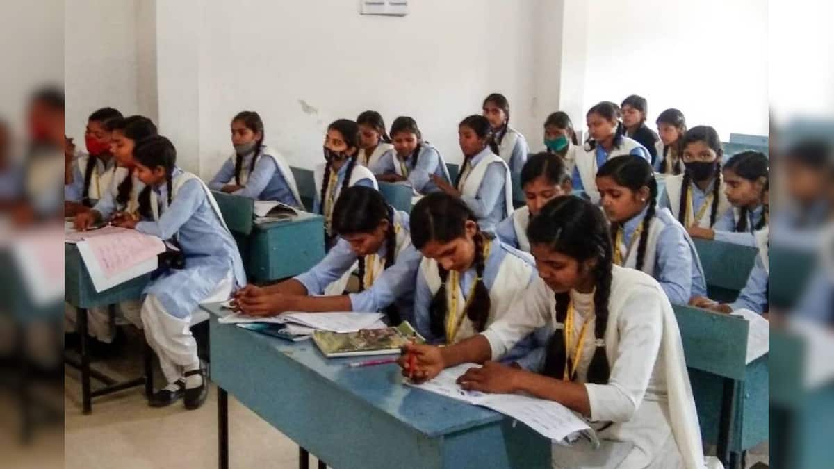 সরকারি স্কুল নিয়ে বড় পদক্ষেপ করতে চলেছে রাজ্য সরকার, আসছে নতুন এক নিয়ম সরকারি স্কুল নিয়ে বড় পদক্ষেপ করতে চলেছে রাজ্য সরকার, আসছে নতুন এক নিয়ম