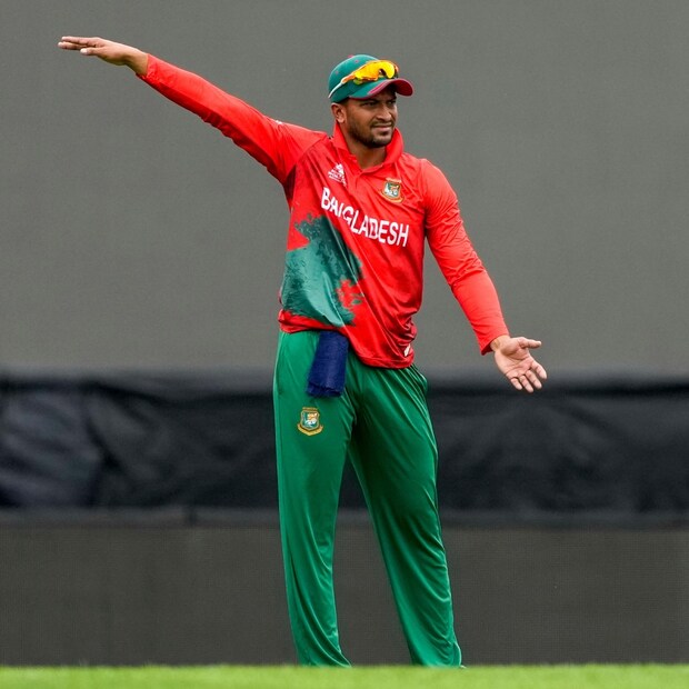 কিন্তু  ক্যাপ্টেন্স মিট আপ  এক রঙ্গমঞ্চে পরিণত হয় দক্ষিণ আফ্রিকা অধিনায়ক বাভুমা আলোচনা চলাকালীন ঘুমিয়ে পড়েন৷ ক্যামেরাতেও সেটি ধরা পড়ে৷ পাশাপাশি শাকিবের নাম নিয়ে একটা বড় কাণ্ড হয়৷ 