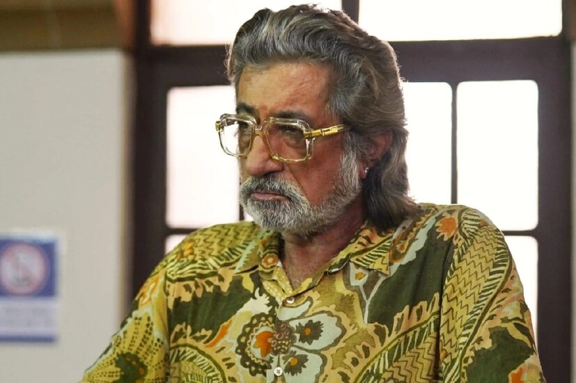 সদ্য সেসব দিনের ঘটনার কথা বলতে গিয়ে বিস্ফোরক মন্তব্য করেন শক্তি। শ্রদ্ধা কাপুরের বাবার দাবি, মিঠুন এবং তাঁর বন্ধুরা শক্তিকে র‌্যাগিং করেছিলেন। কীভাবে মিঠুন তাঁর বন্ধুদের সঙ্গে শক্তির চুল কেটে রাতে একটি ঘরে বন্দি করে রেখে দিয়েছিলেন। ভয়ে কেঁদে ফেলেন শক্তি।