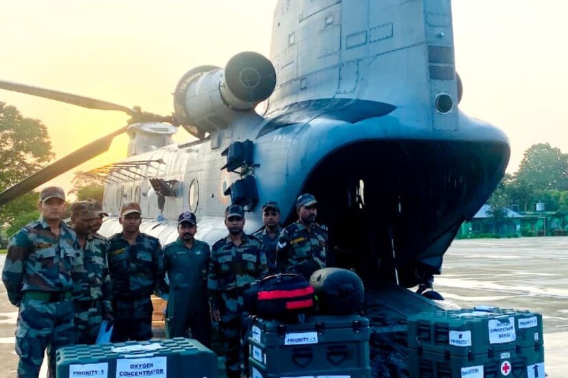  আবহাওয়া স্বাভাবিক হতেই জোরকদমে এ্যায়ারলিফটের মাধ্যমে উদ্ধারকাজ শুরু করেছে ভারতীয় বায়ুসেনা। এত দিন আবহাওয়ার কারণেই উদ্ধারকাজ ব্যাহত হচ্ছিল।সিকিমে প্রাকৃতিক বিপর্যয়ে উদ্ধার কাজে নেমেছে ভারতীয় সেনাবাহিনী।
