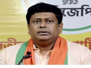 ‘সময় আসছে, সপরিবারেই ভেতরে থাকতে হবে...’ ইঙ্গিতপূর্ণ মন্তব্য সুকান্ত মজুমদারের